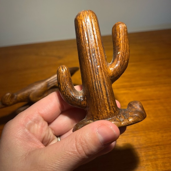 Vintage Treasure Craft ARIZONA Road Runner and Cactus Salt & Pepper Set - Picture 3 of 12